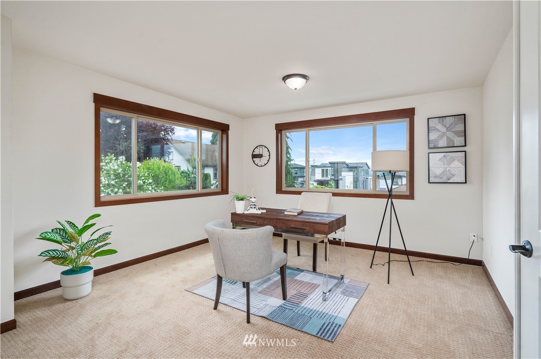 1317 North 40th Street Renton, WA 98056 - Photo 31 of 40 a work room with furniture and a potted plant