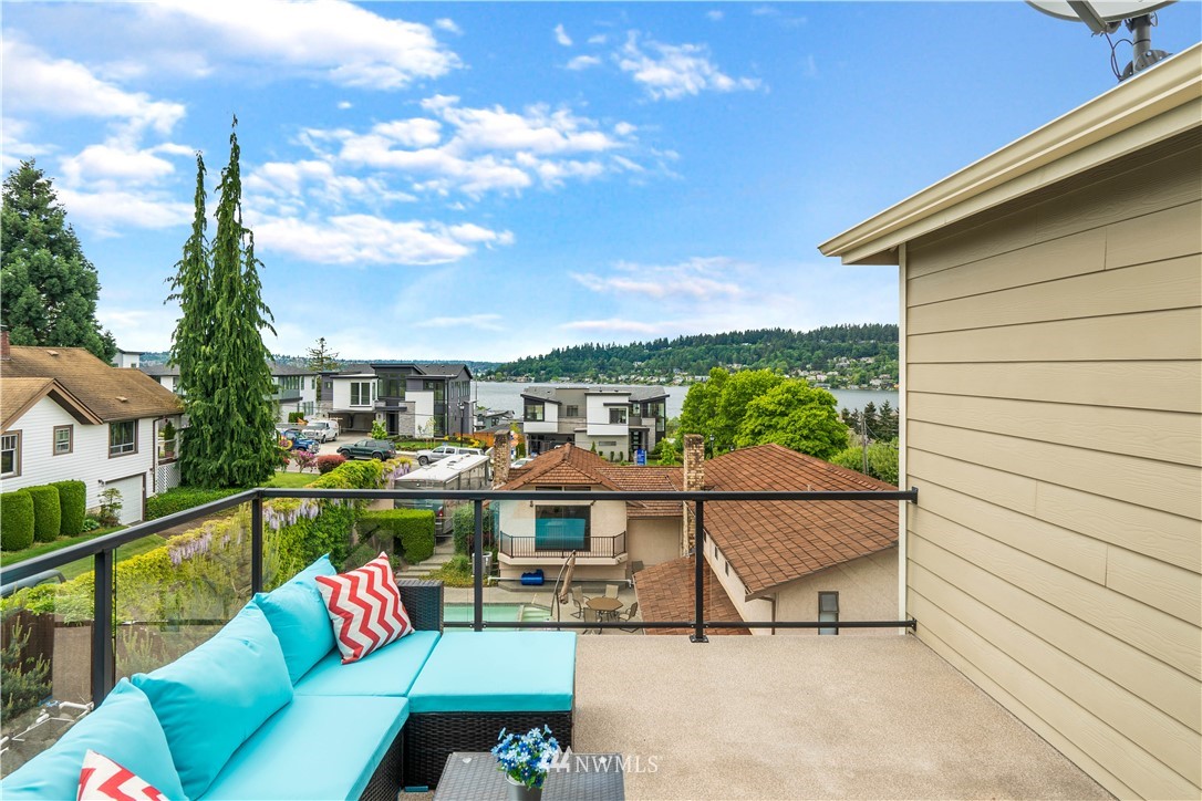 1317 North 40th Street Renton, WA 98056 - Photo 37 of 40 a view of a terrace with sitting area
