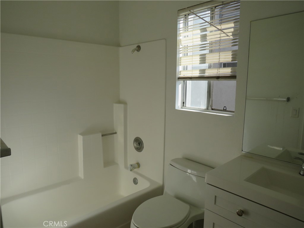 2551 Kings View Circle Spring Valley, CA 91977 - Photo 15 of 26 Master Bathroom