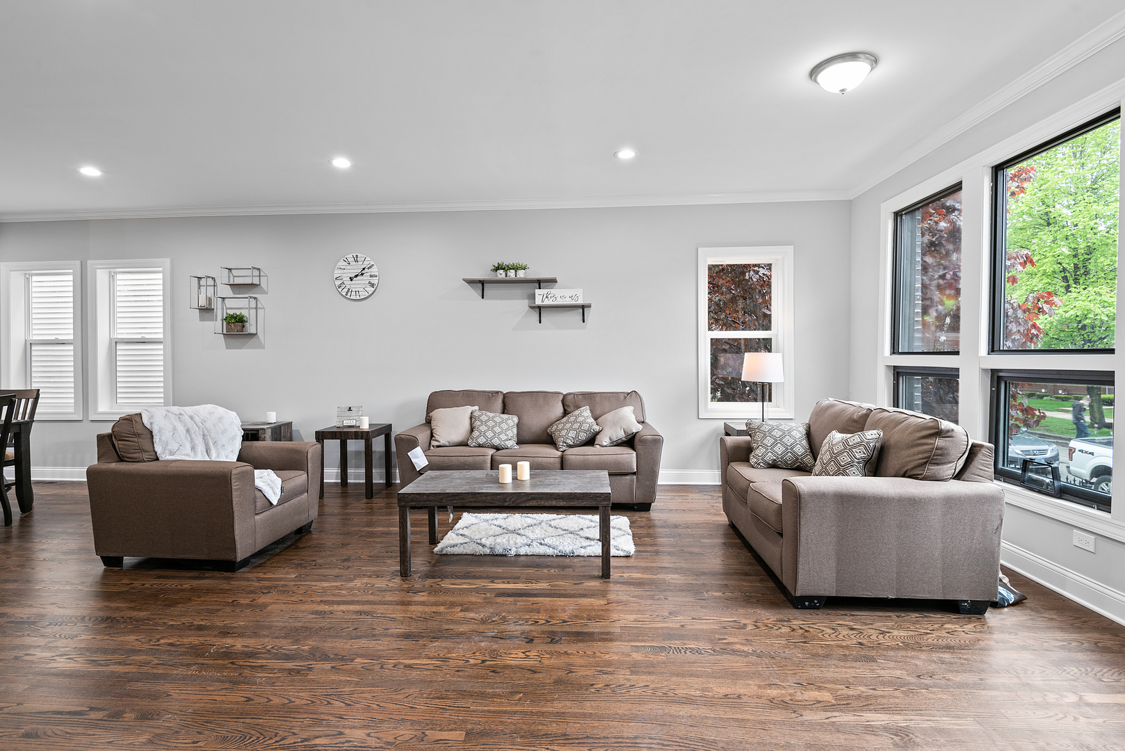 3413 North Ridgeway Avenue Chicago, IL 60618 - Photo 2 of 27