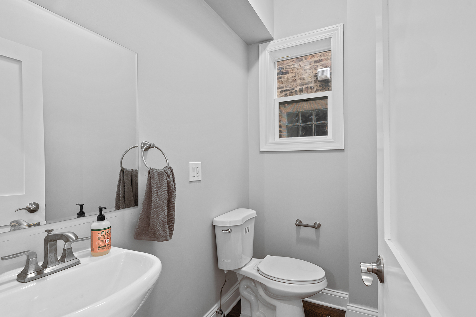 3413 North Ridgeway Avenue Chicago, IL 60618 - Photo 12 of 27