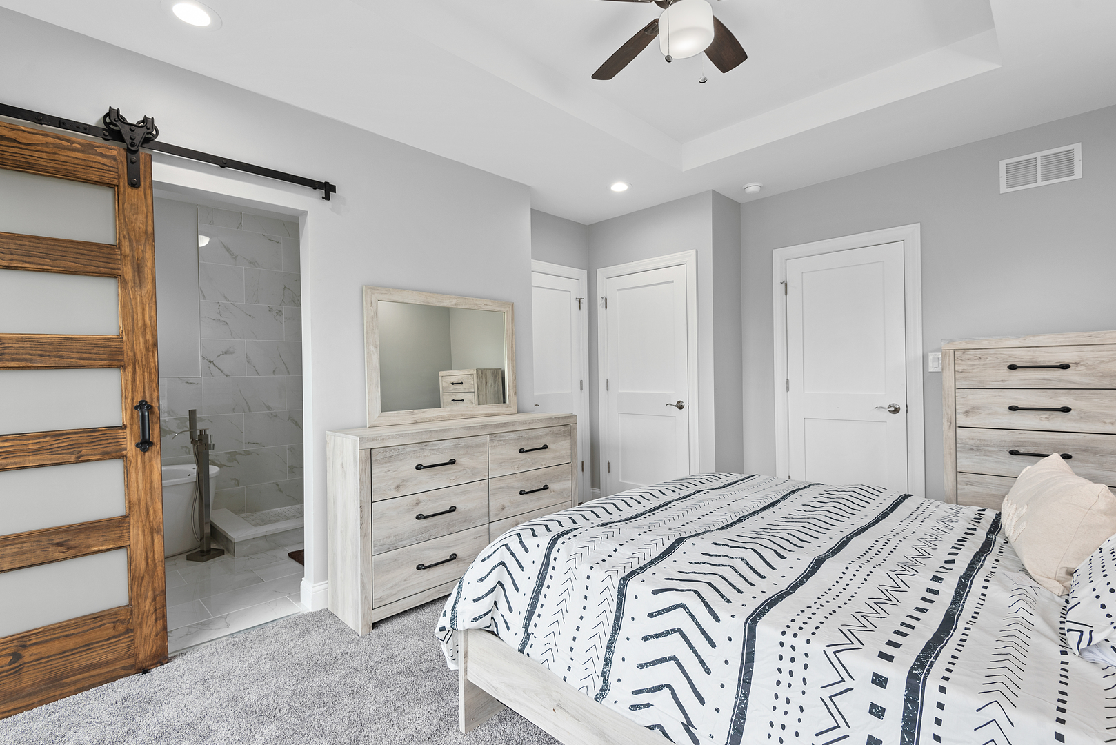 3413 North Ridgeway Avenue Chicago, IL 60618 - Photo 14 of 27