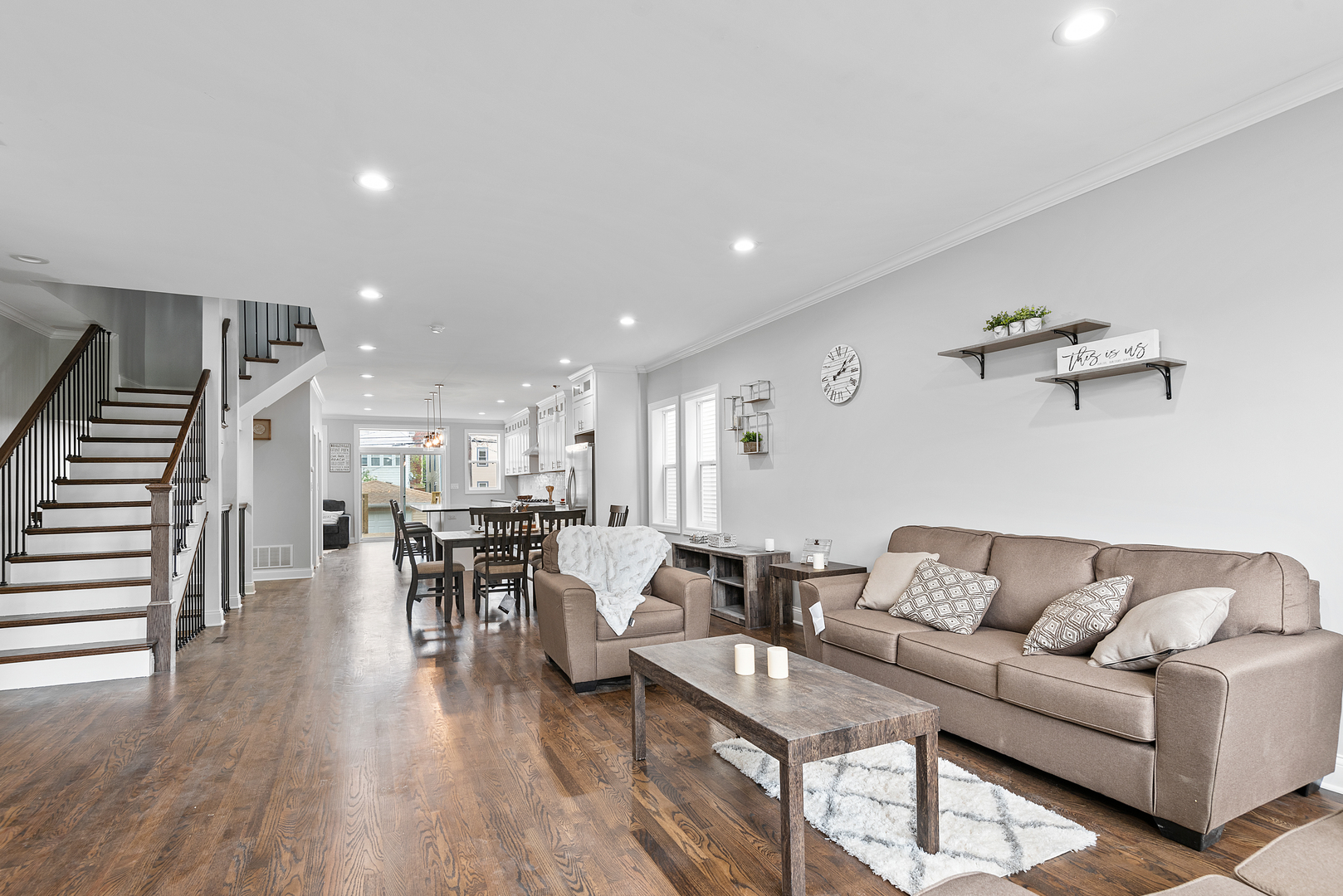 3413 North Ridgeway Avenue Chicago, IL 60618 - Photo 3 of 27