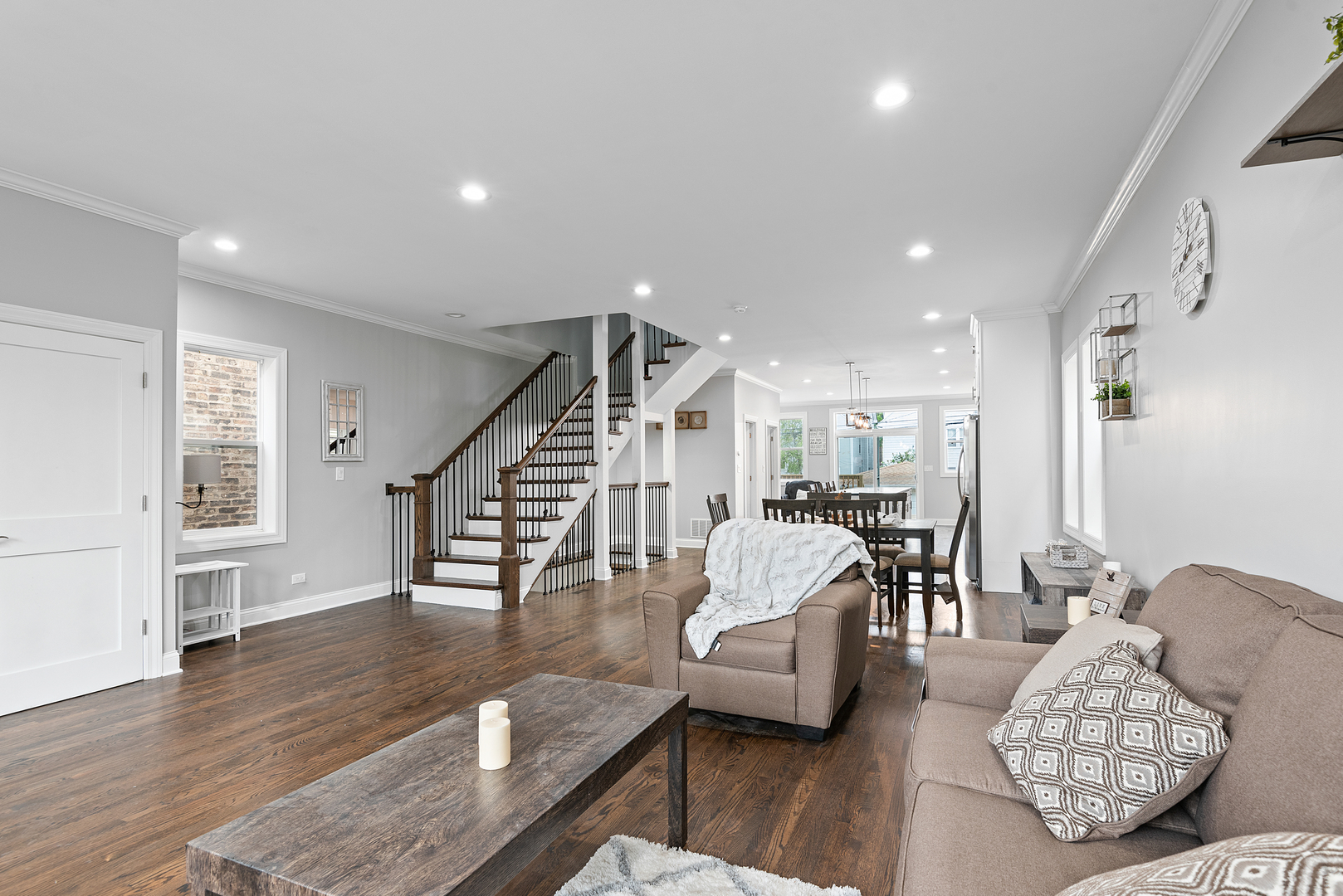 3413 North Ridgeway Avenue Chicago, IL 60618 - Photo 4 of 27