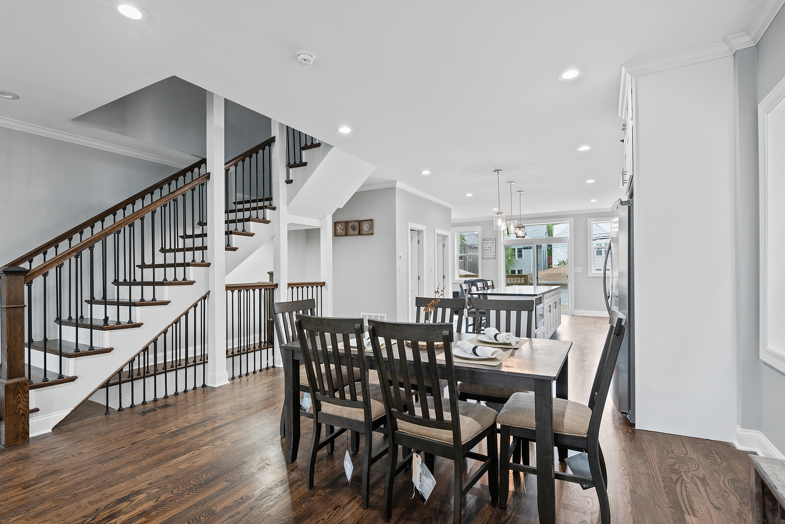 3413 North Ridgeway Avenue Chicago, IL 60618 - Photo 5 of 27