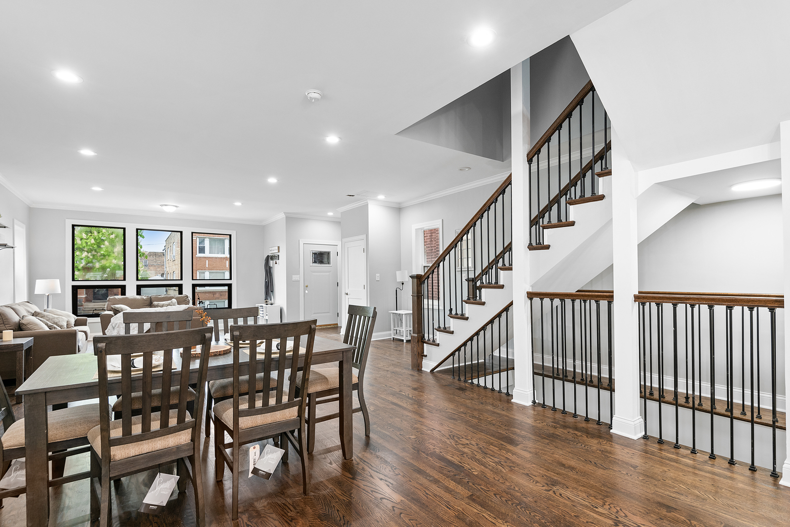 3413 North Ridgeway Avenue Chicago, IL 60618 - Photo 7 of 27
