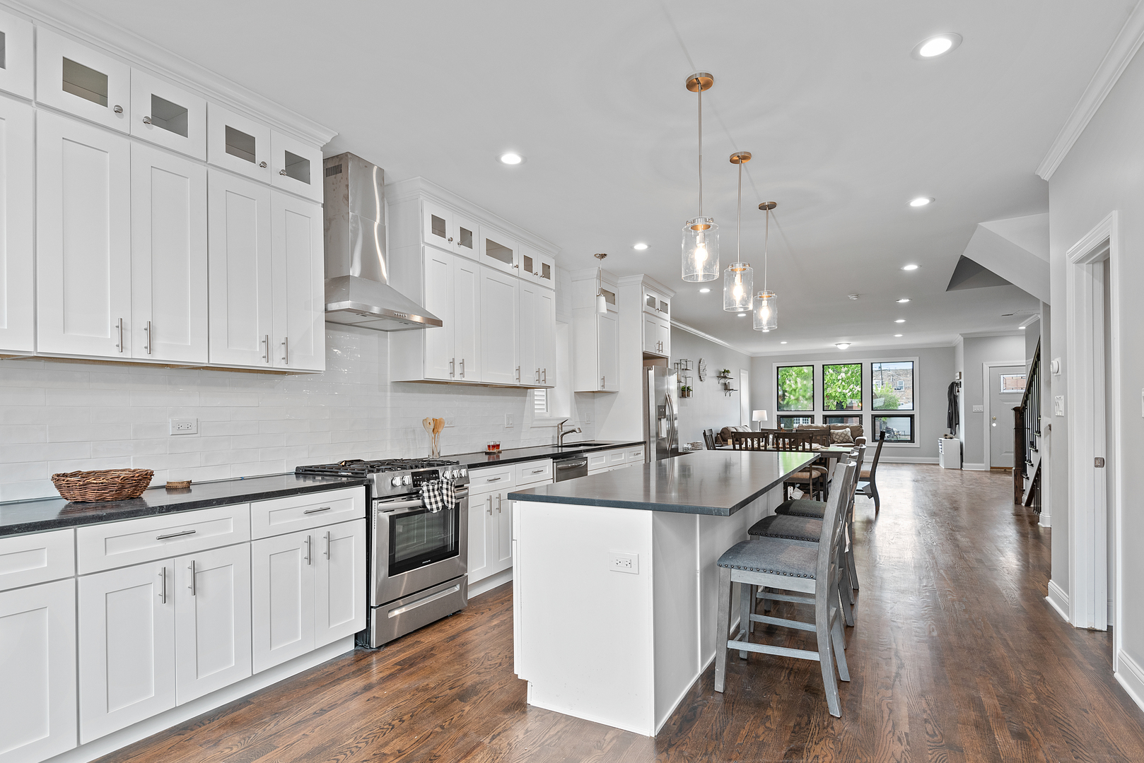 3413 North Ridgeway Avenue Chicago, IL 60618 - Photo 8 of 27