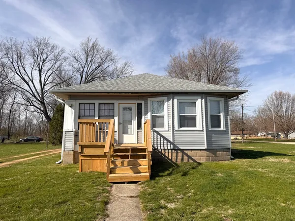 $94,900 | 302 West Division Street, Amboy, IL 61310
