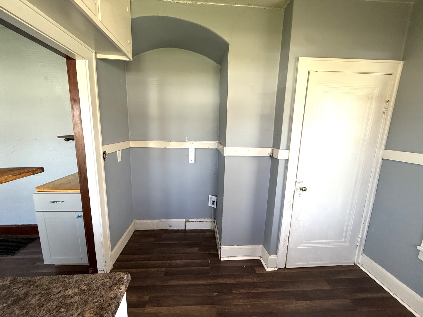 302 West Division Street Amboy, IL 61310 - Photo 14 of 23 a view of an entryway