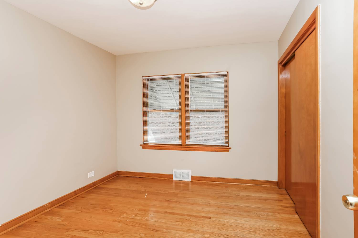 9006 West 22nd Place North Riverside, IL 60546 - Photo 11 of 14 an empty room with a window