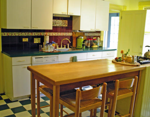 42 Garfield Street Greenfield, MA 01301 - Photo 4 of 7