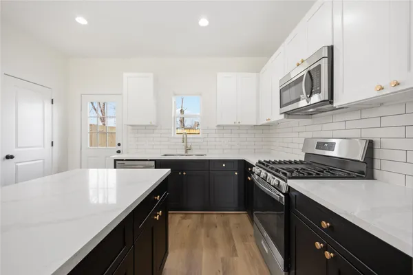 $1,850 | 7921 Bonaire Street, Unit B, Houston, TX 77028