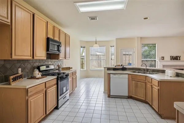 $2,395 | 11011 Hunting Path Court, Houston, TX 77065