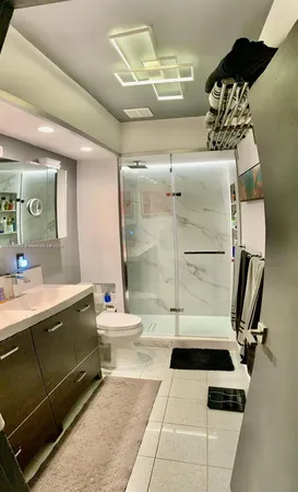 $3,850 | 877 Northeast 195th Street, Unit 122, Miami, FL 33179