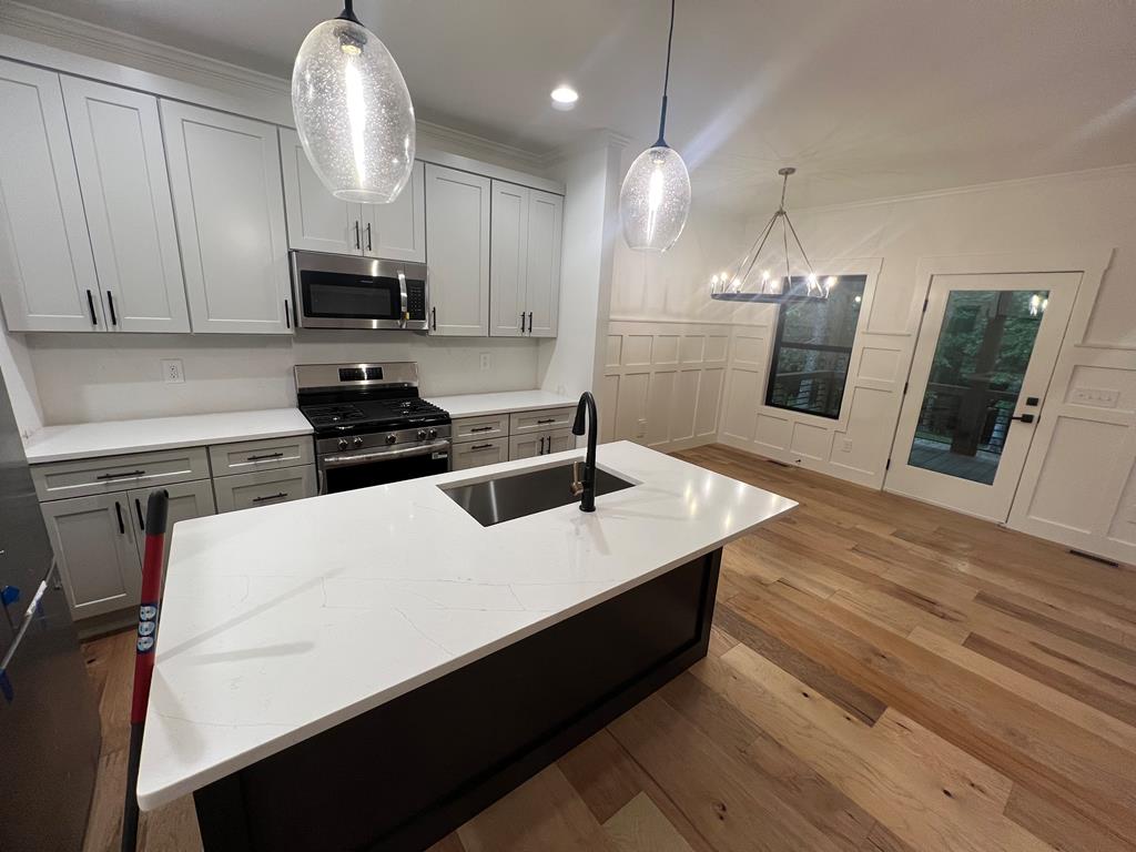 Kitchen/Dining Area