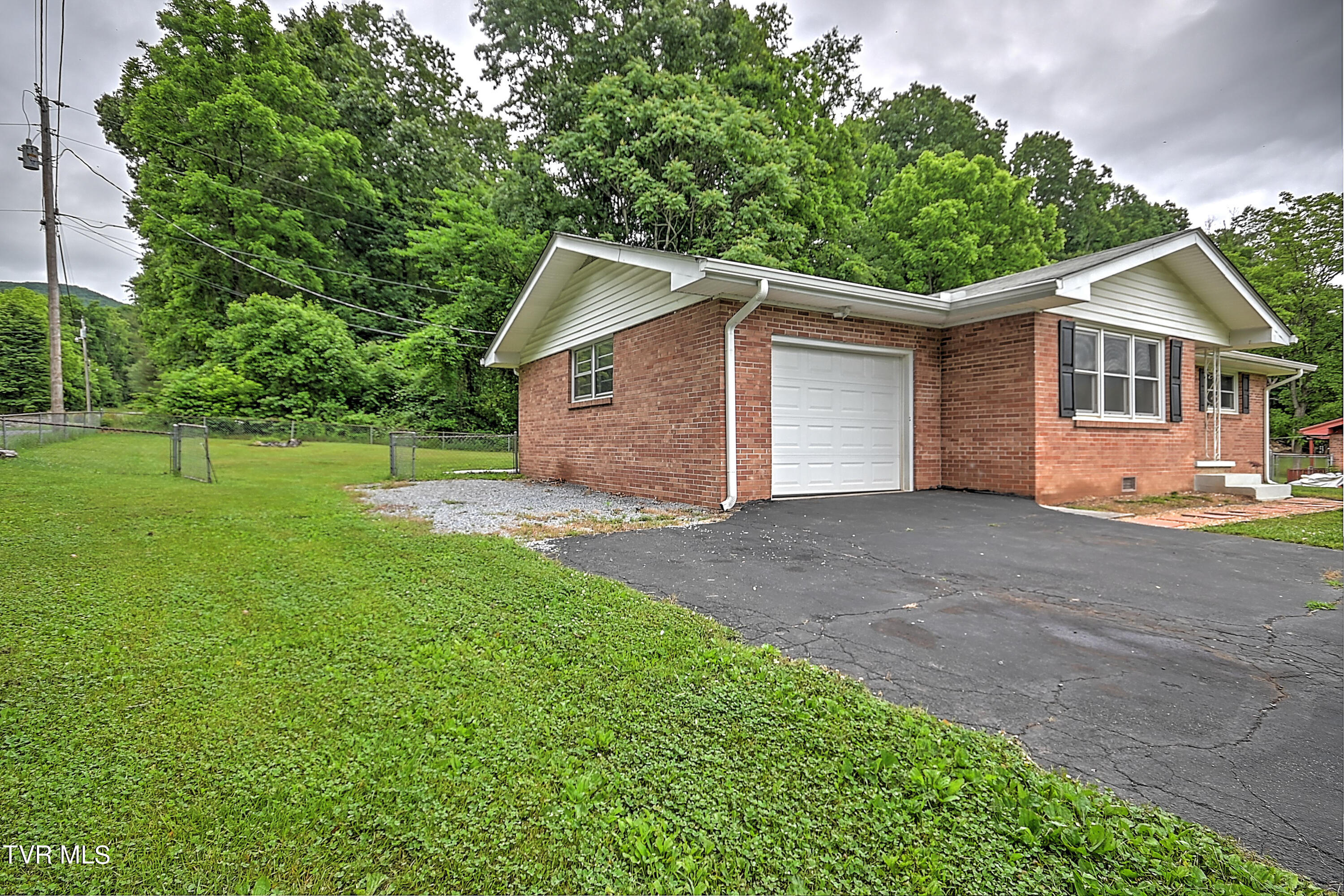 101 Gay Fletcher Road Elizabethton, TN 37643 - Photo 6 of 39 101 Gay Fletcher JF-8