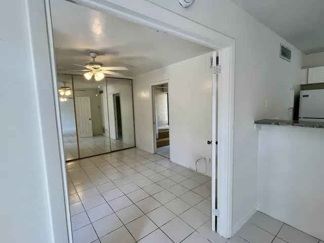 $1,600 | 631 Executive Center Drive, Unit K101, West Palm Beach, FL 33401