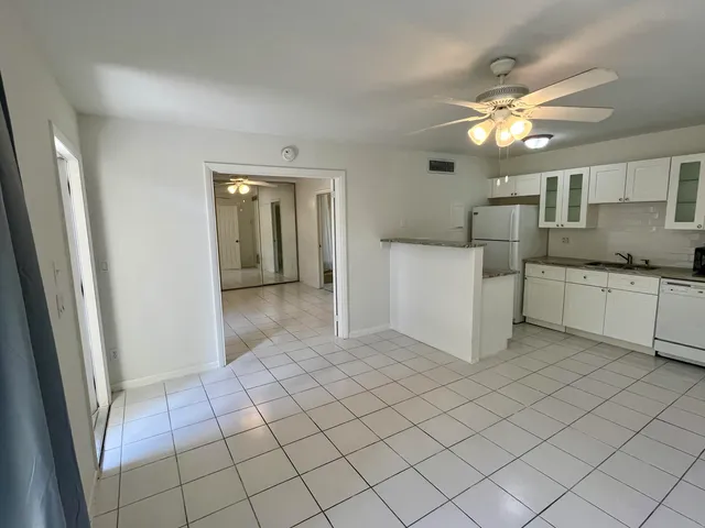 $1,600 | 631 Executive Center Drive, Unit K101, West Palm Beach, FL 33401