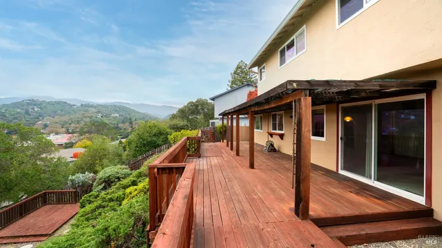 a view of a house with backyard and deck