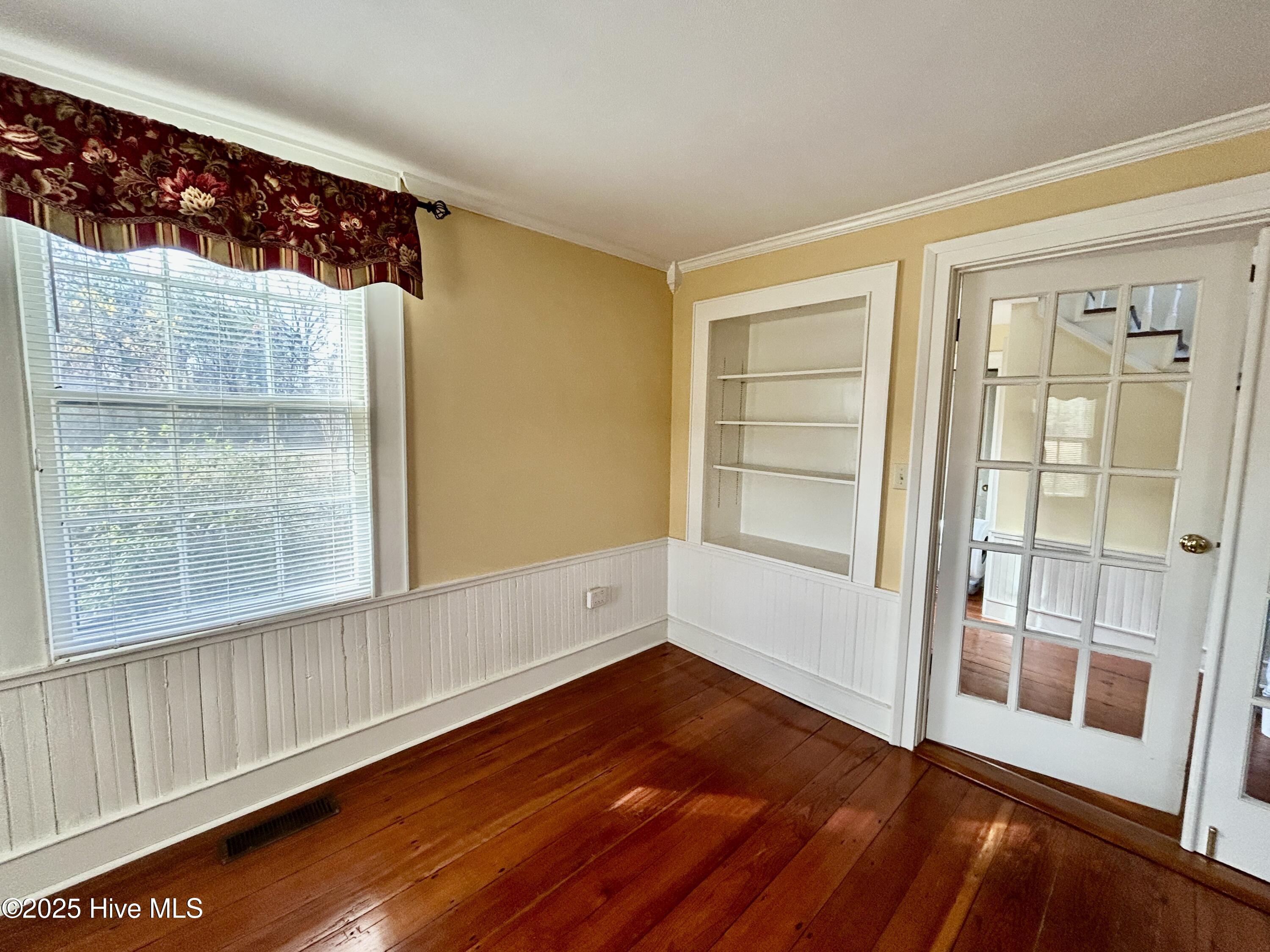 248 Highway 305 Windsor, NC 27983 - Photo 13 of 57 living room built in bookcase