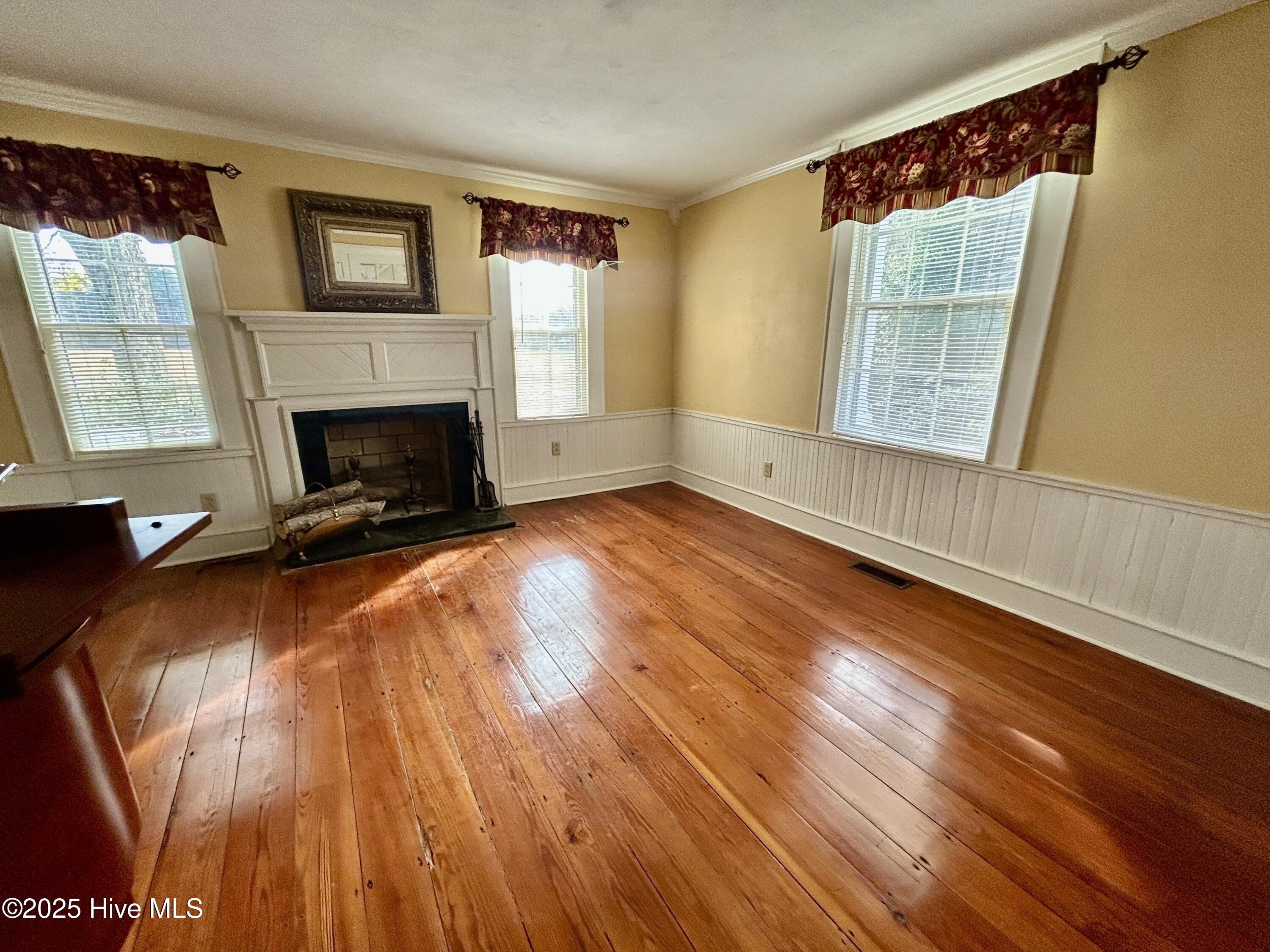 248 Highway 305 Windsor, NC 27983 - Photo 15 of 57 living room