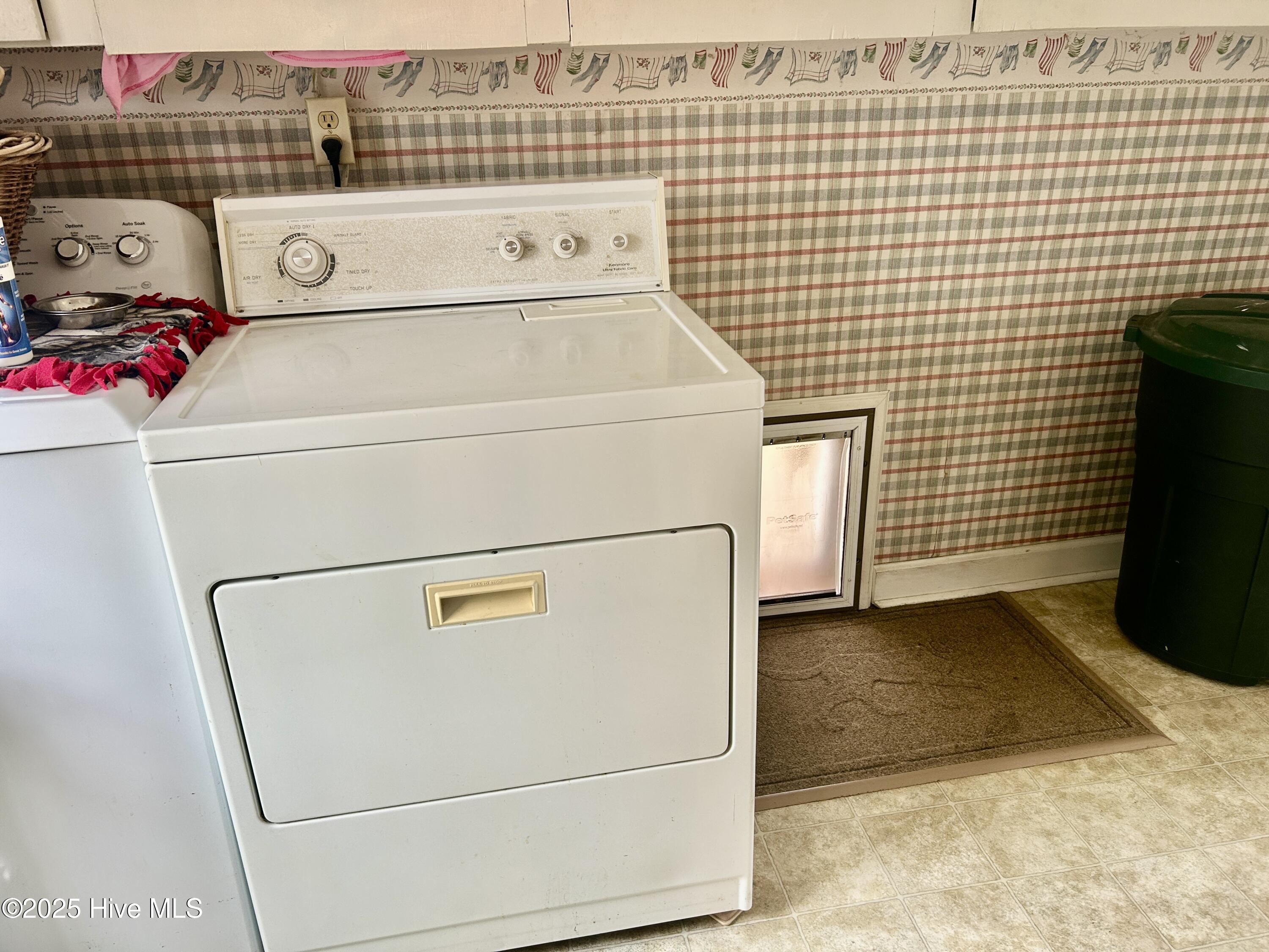 248 Highway 305 Windsor, NC 27983 - Photo 28 of 57 laundry room, 'doggie' door to outside fenced-in run