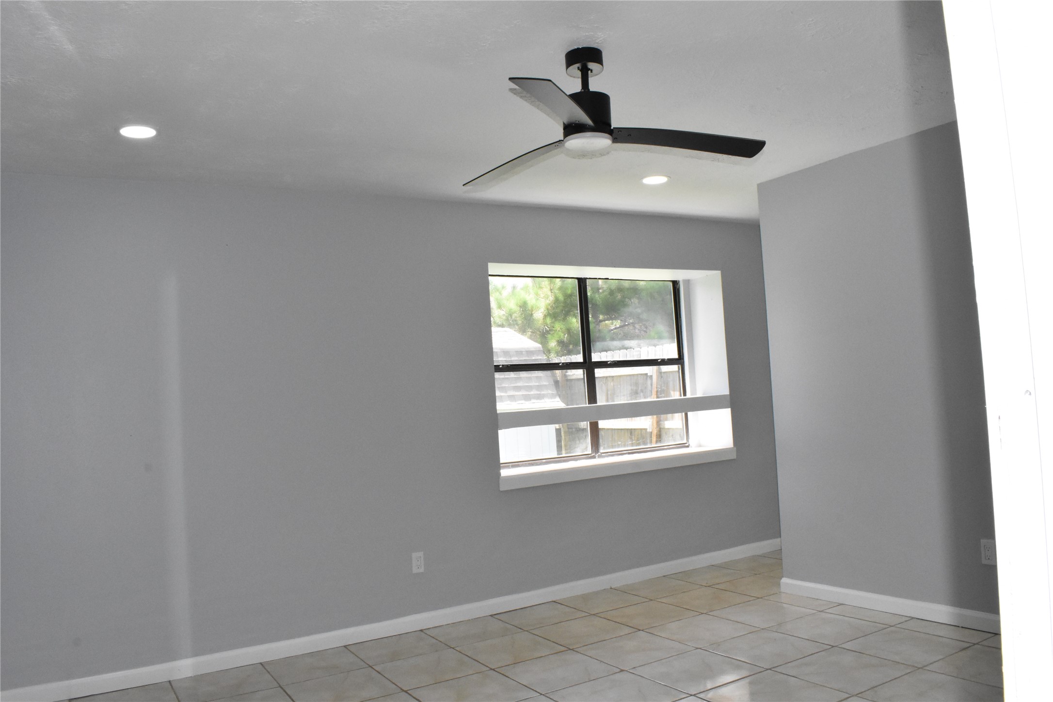 1347 Somercotes Lane Channelview, TX 77530 - Photo 17 of 30 an empty room with windows and closet