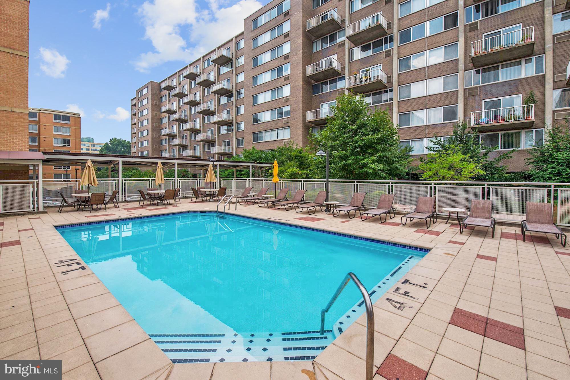 800 4th Street Southwest, Unit S210 Washington, DC 20024 - Photo 21 of 41 Outdoor swimming pool