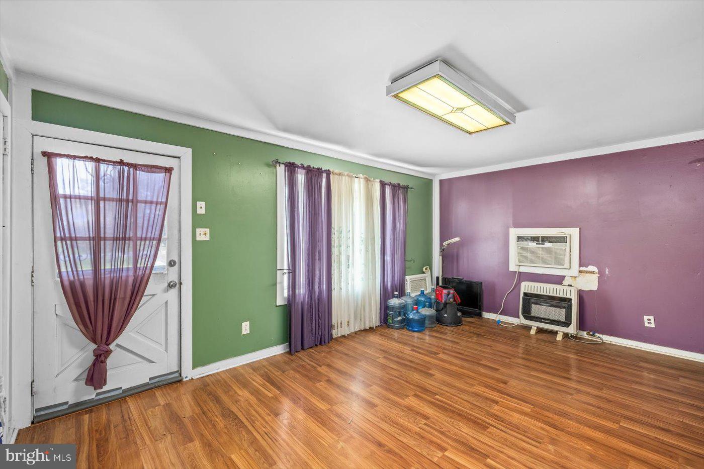 17437 Frog Level Road Ruther Glen, VA 22546 - Photo 8 of 41 Living Room