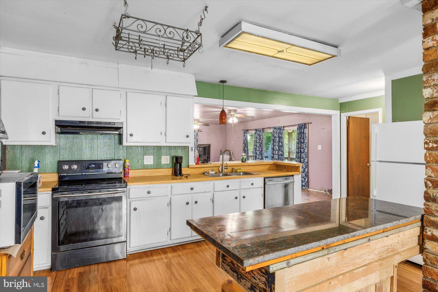 17437 Frog Level Road Ruther Glen, VA 22546 - Photo 10 of 41 Kitchen with Dual Sink