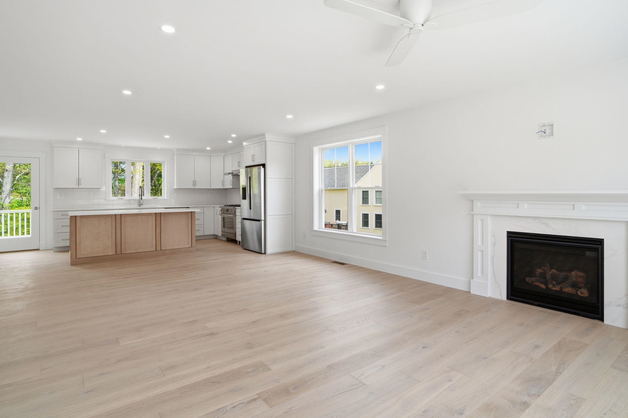 68 Farmington Road Nashua, NH 03060 - Photo 10 of 45