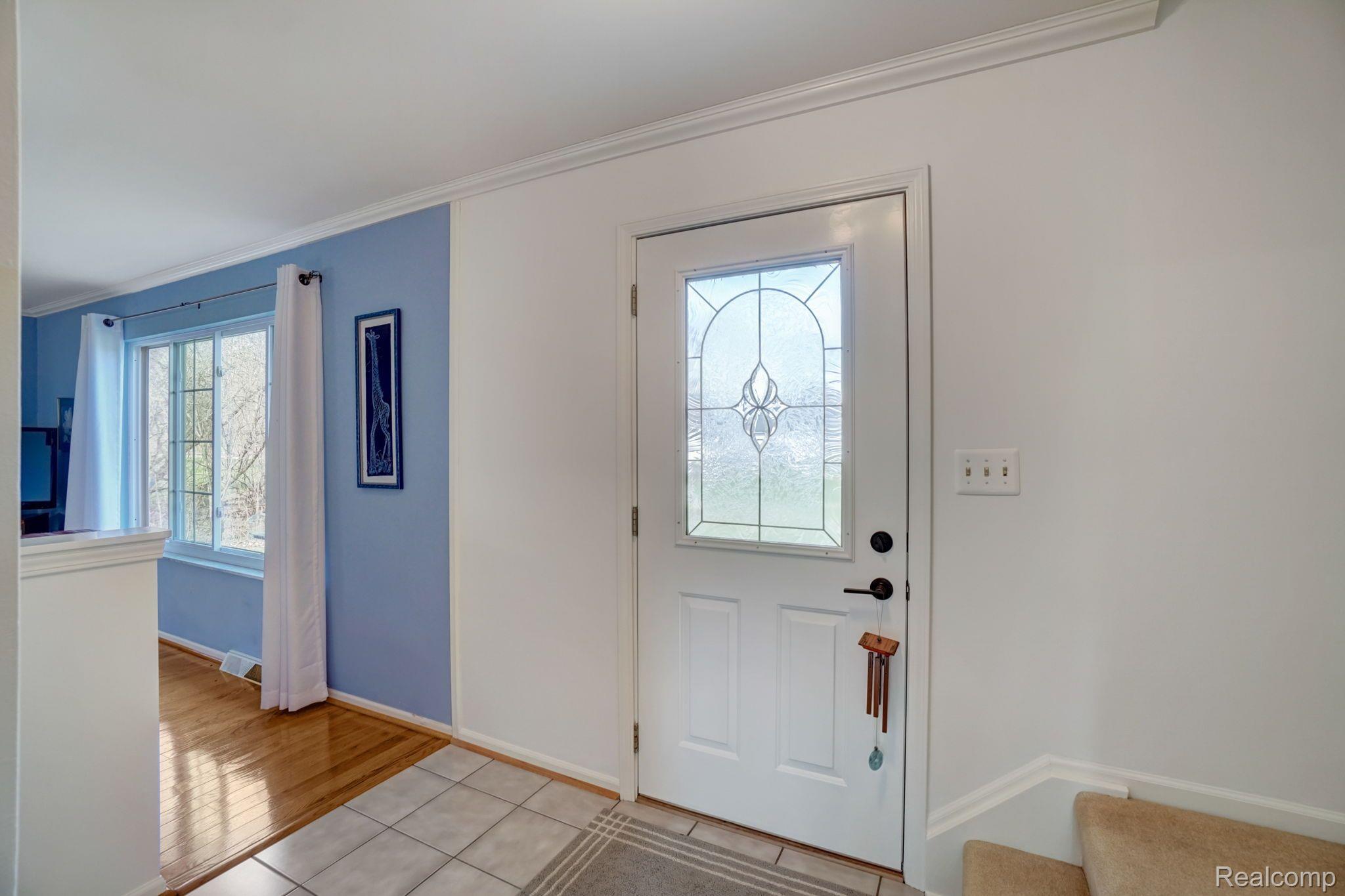 4530 Rohr Road Clarkston, MI 48348 - Photo 6 of 48 Welcoming foyer