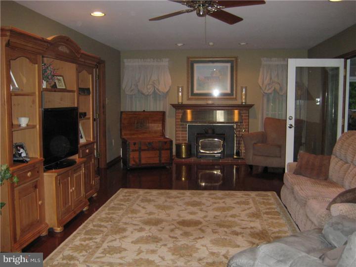 279 Forked Neck Road Shamong, NJ 08088 - Photo 9 of 23 Family Room