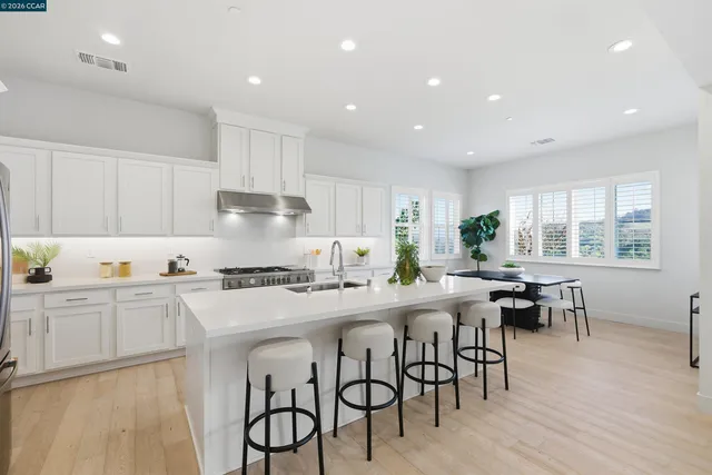 $2,090,000 | 30 Fiddleneck Way, Orinda, CA 94563