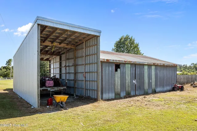 $350,000 | 477 Harkers Island Road, Beaufort, NC 28516