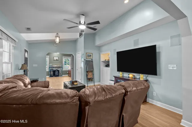 $350,000 | 477 Harkers Island Road, Beaufort, NC 28516