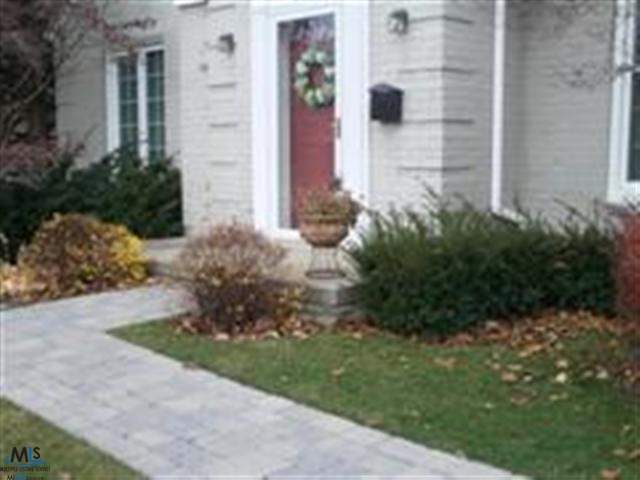 1046 Hampton Road Grosse Pointe, MI 48236 - Photo 3 of 25 31127546-2.JPG