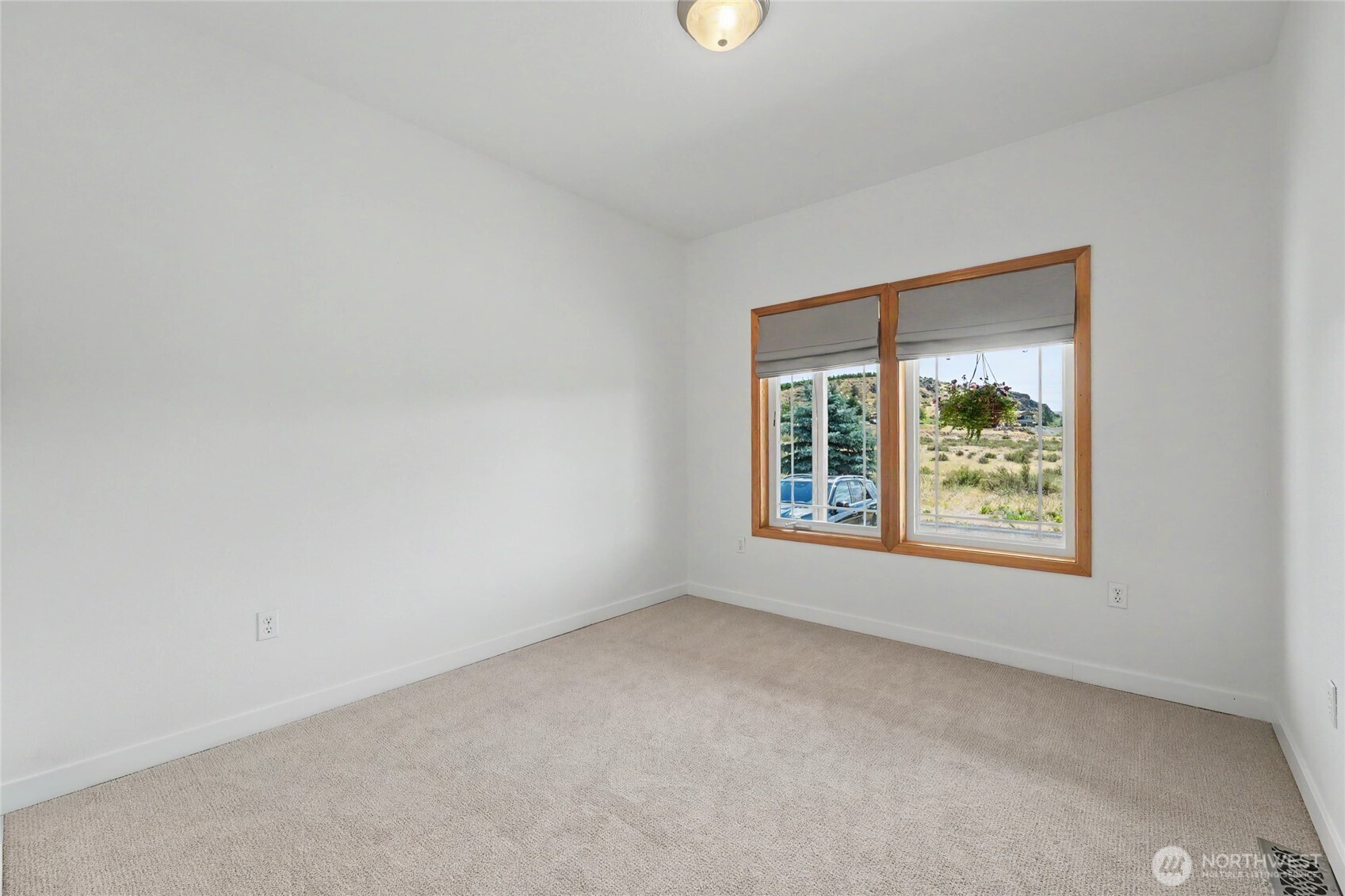 93 Golf Course Drive Pateros, WA 98846 - Photo 15 of 34 an empty room with windows