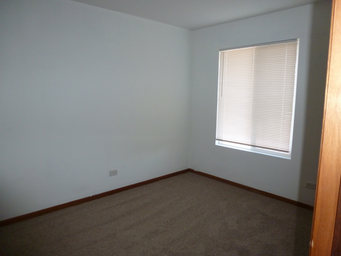 16212 Trumbull Avenue Markham, IL 60428 - Photo 22 of 36 an empty room with a window