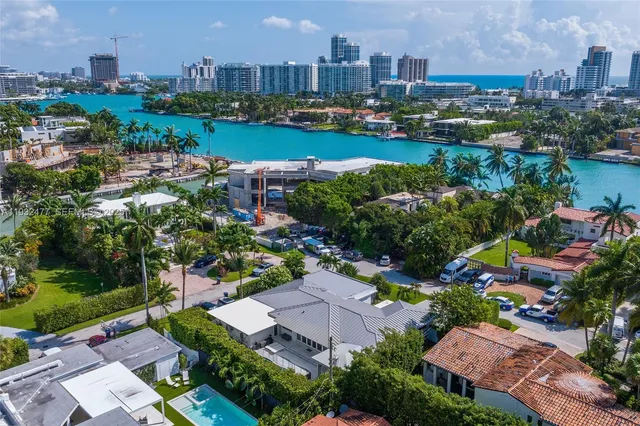 $6,100,000 | 6420 Pine Tree Dr Circle, Miami Beach, FL 33140
