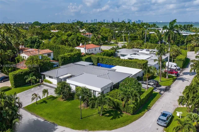 $6,100,000 | 6420 Pine Tree Dr Circle, Miami Beach, FL 33140
