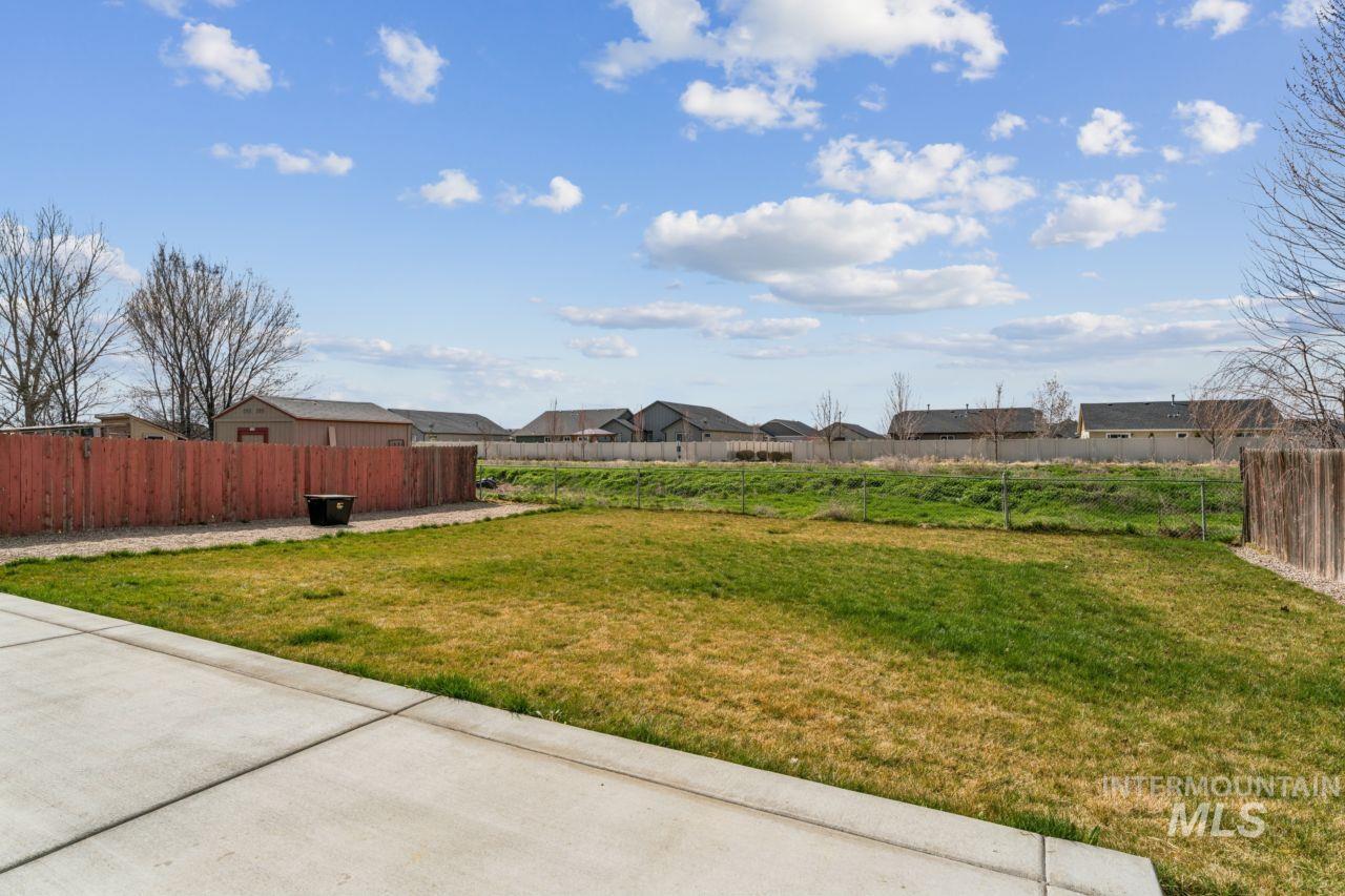 5410 Barkley Way Caldwell, ID 83607 - Photo 44 of 50 Fenced backyard featuring a residential view