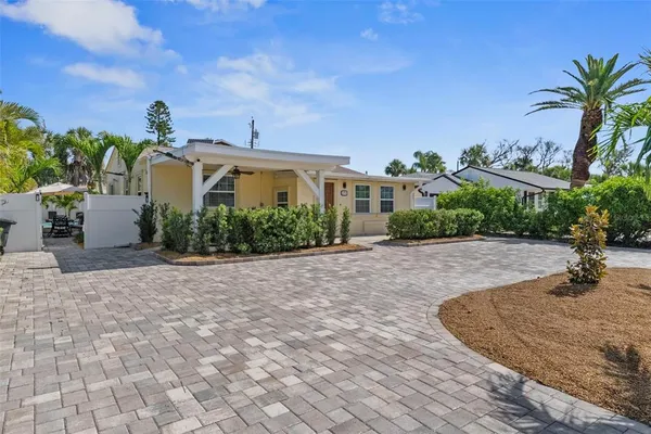 $1,098,000 | 204 44th Avenue, St. Pete Beach, FL 33706