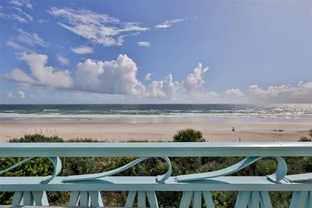 a view of roof with sitting area