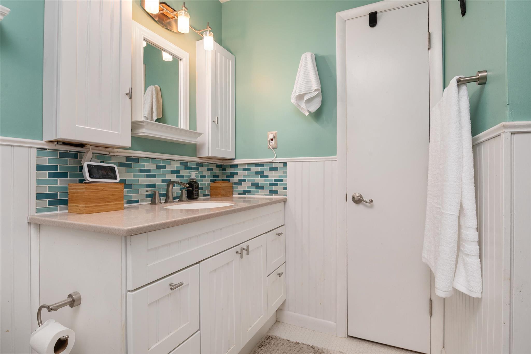 1876 Severn Grove Road Annapolis, MD 21401 - Photo 21 of 36 Primary Bath