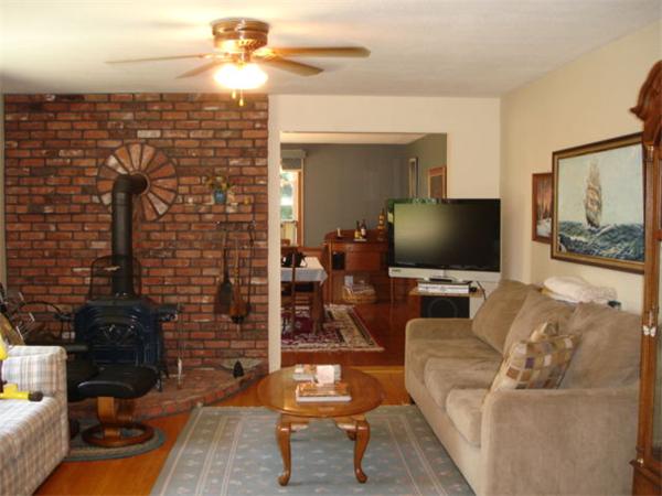 26 Fomer Road Southampton, MA 01073 - Photo 24 of 29 a living room with furniture and a flat screen tv