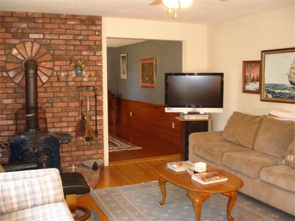 26 Fomer Road Southampton, MA 01073 - Photo 25 of 29 a living room with furniture and a flat screen tv