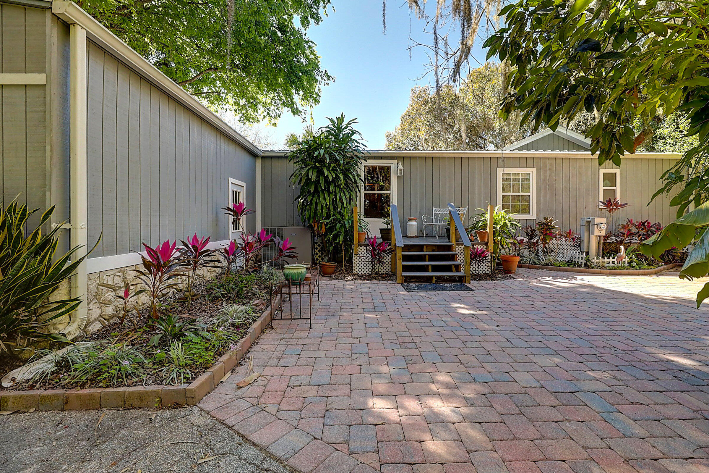 10004 Highway 441 Okeechobee, FL 34974 - Photo 2 of 50 Front