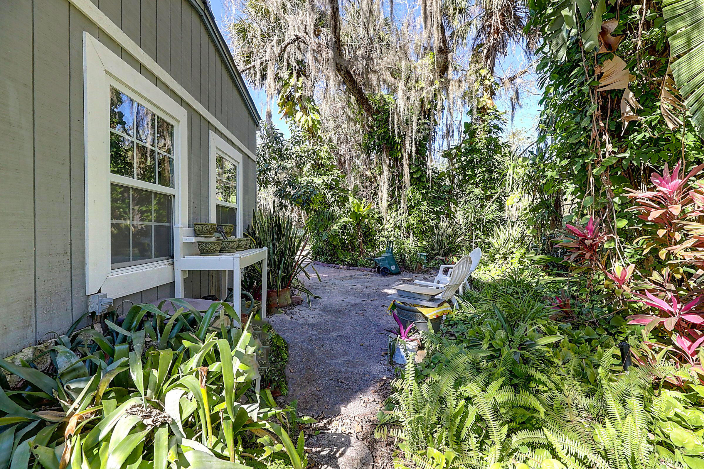 10004 Highway 441 Okeechobee, FL 34974 - Photo 4 of 50 Left side