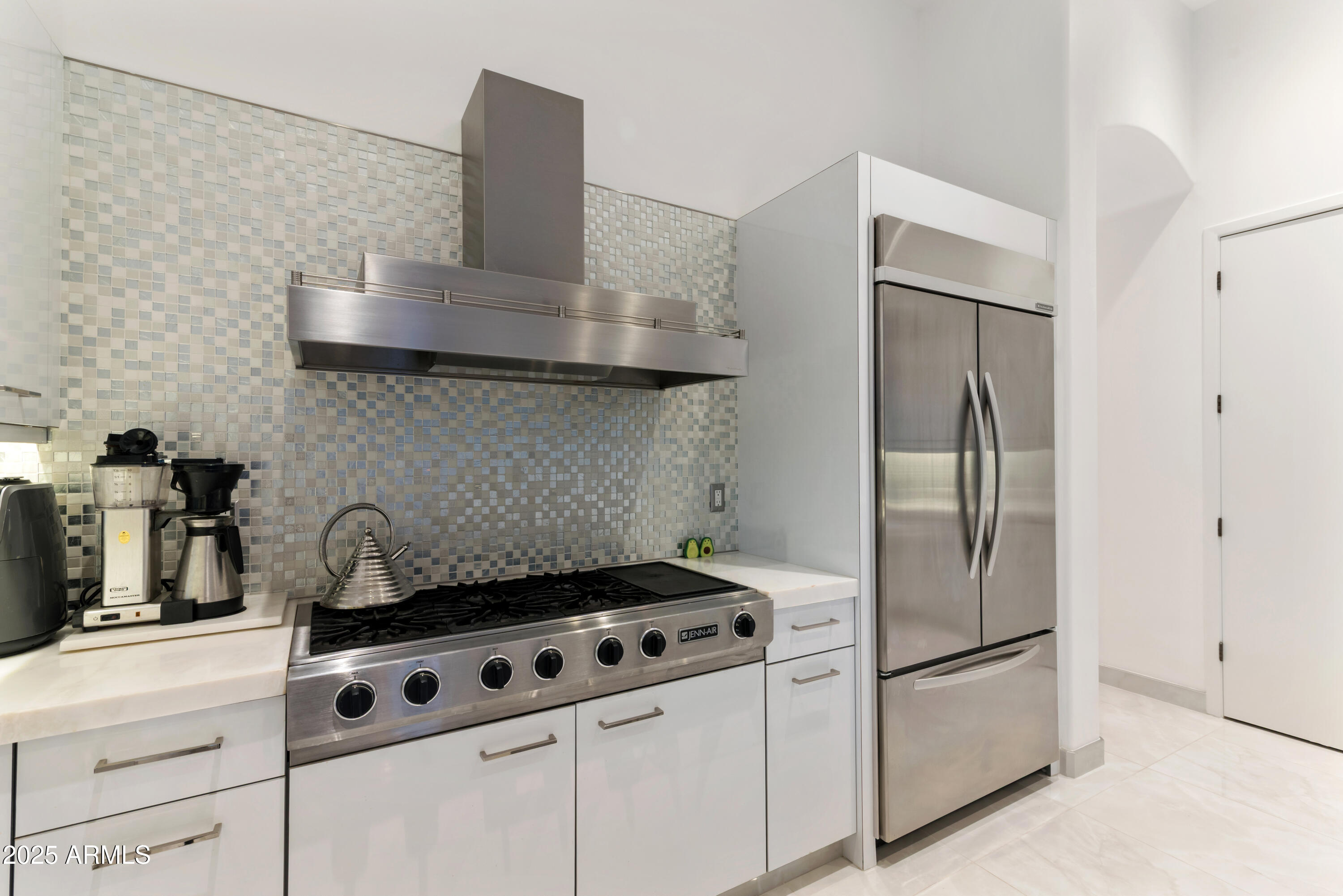 14437 East Wethersfield Road Scottsdale, AZ 85259 - Photo 17 of 36 Gas Range Stovetop with Hood